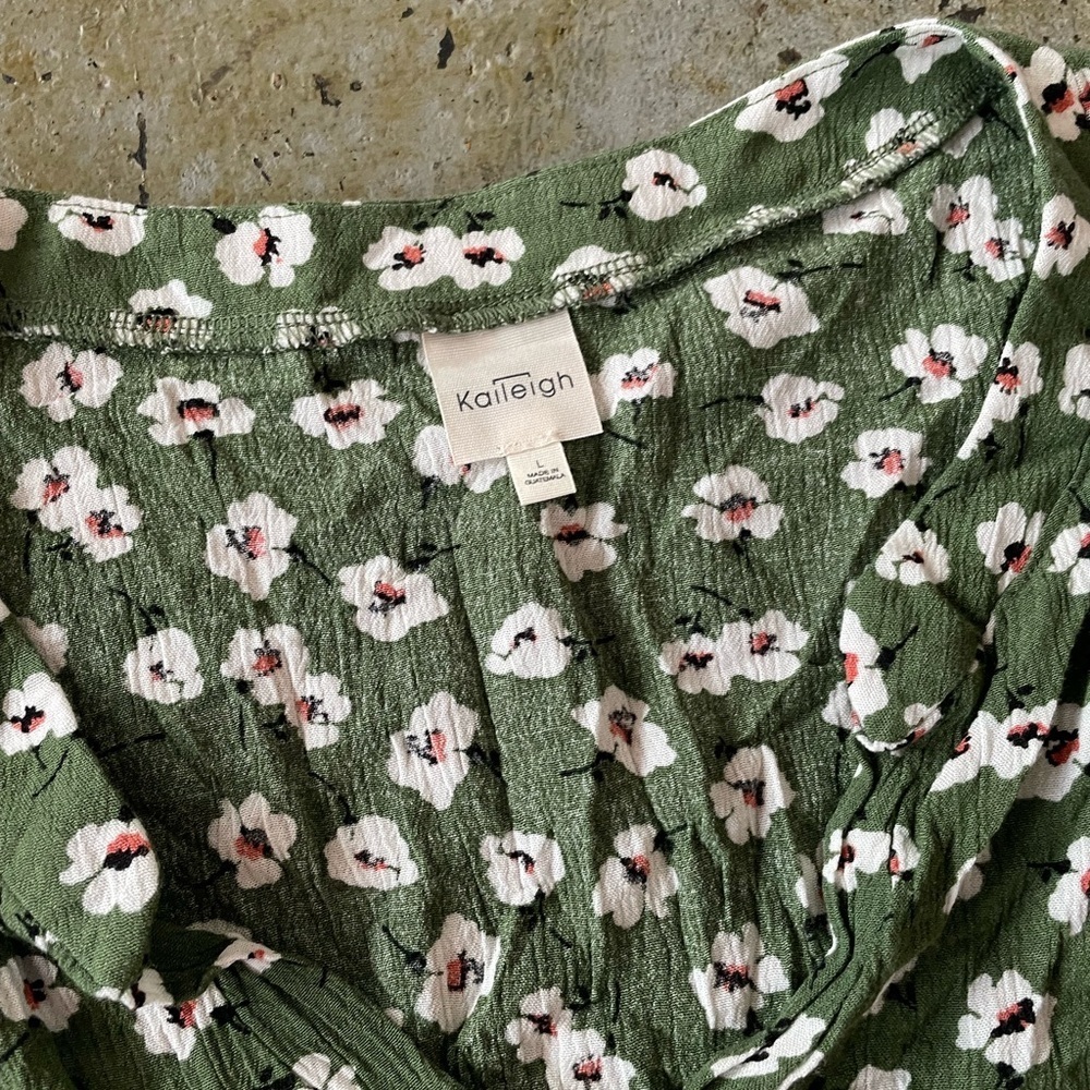 Kaileigh Green Sleeveless Tunic with Boho Floral Pattern and Tie Waist Sz Large - Picture 4 of 5